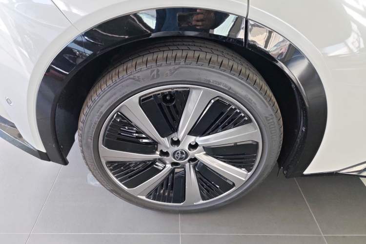 Used Toyota bZ5 2025 Model 550 PRO Smart Driving Edition Right Rear Wheel Hub
