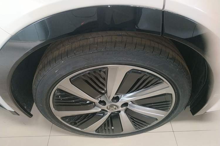 Used Toyota bZ5 2025 Model 550 PRO Smart Driving Edition Right Rear Wheel Hub