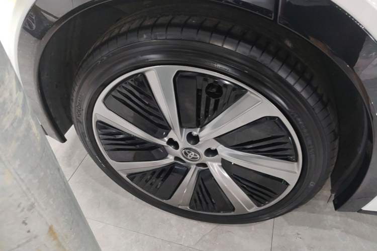 Used Toyota bZ5 2025 Model 550 PRO Smart Driving Edition Right Rear Wheel Hub