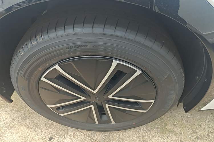 Used Toyota bZ5 2025 Model 550 JOY Right Rear Wheel Hub