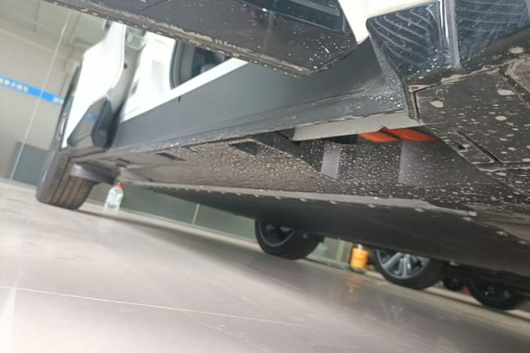 Used Toyota bZ5 2025 Model 550 PRO Right Side Sill