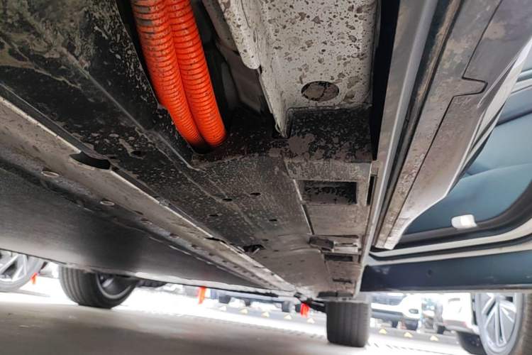 Used Toyota bZ5 2025 Model 550 PRO Right Side Sill