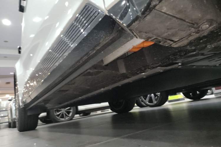 Used Toyota bZ5 2025 Model 550 PRO Right Side Sill