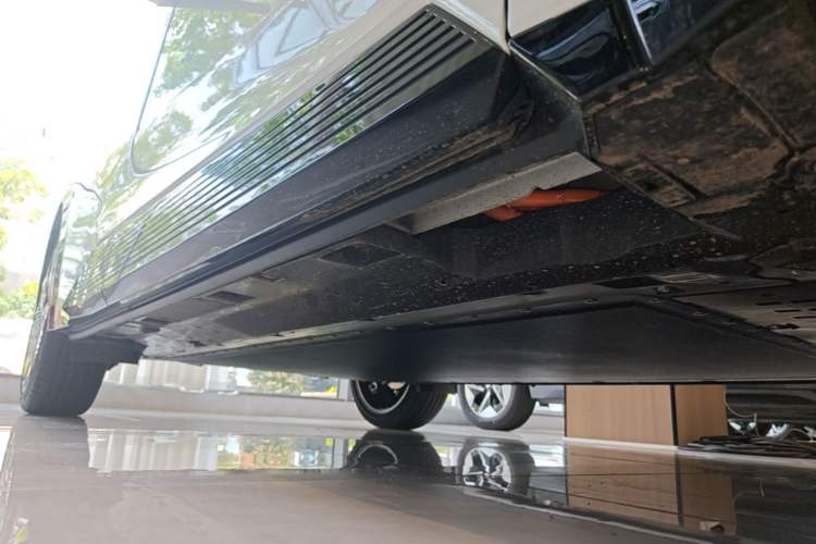 Used Toyota bZ5 2025 Model 550 PRO Smart Driving Edition Right Side Sill