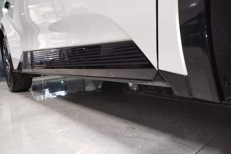 Used Toyota bZ5 2025 Model 550 PRO Right Side Sill