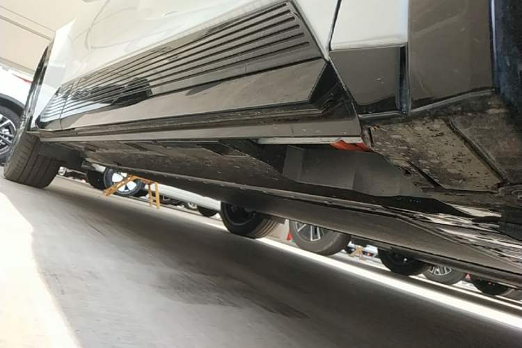Used Toyota bZ5 2025 Model 550 PRO Right Side Sill