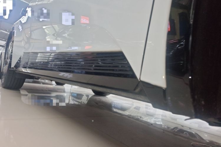 Used Toyota bZ5 2025 Model 550 PRO Smart Driving Edition Right Side Sill