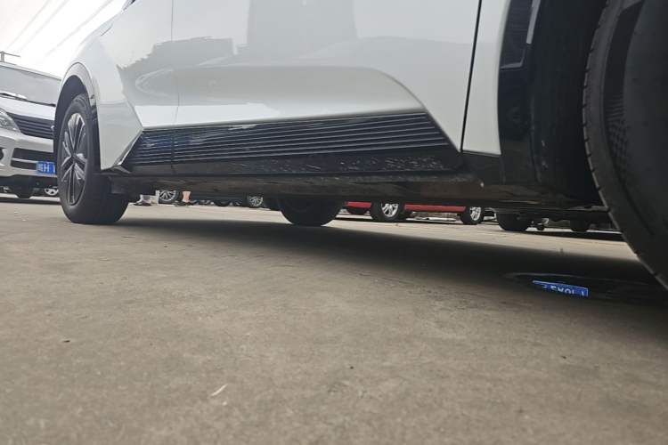Used Toyota bZ5 2025 Model 550 JOY Right Side Sill