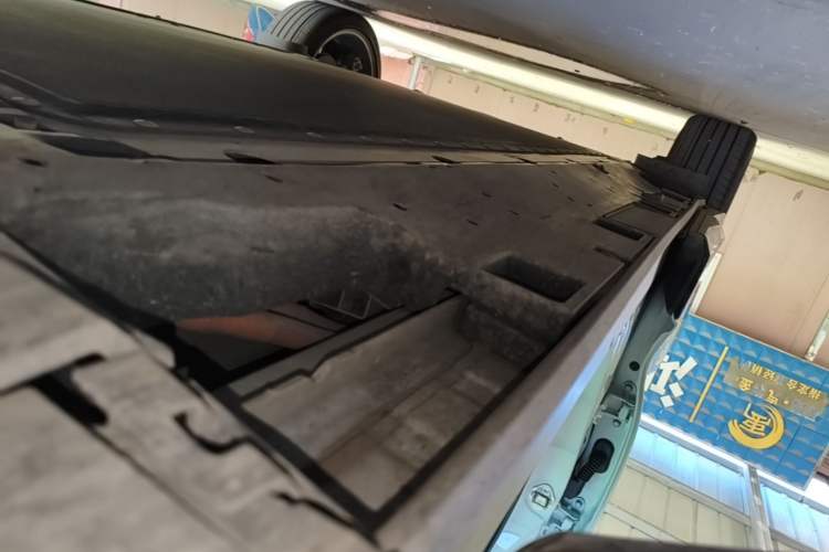 Used Toyota bZ5 2025 Model 550 PRO Right Side Sill