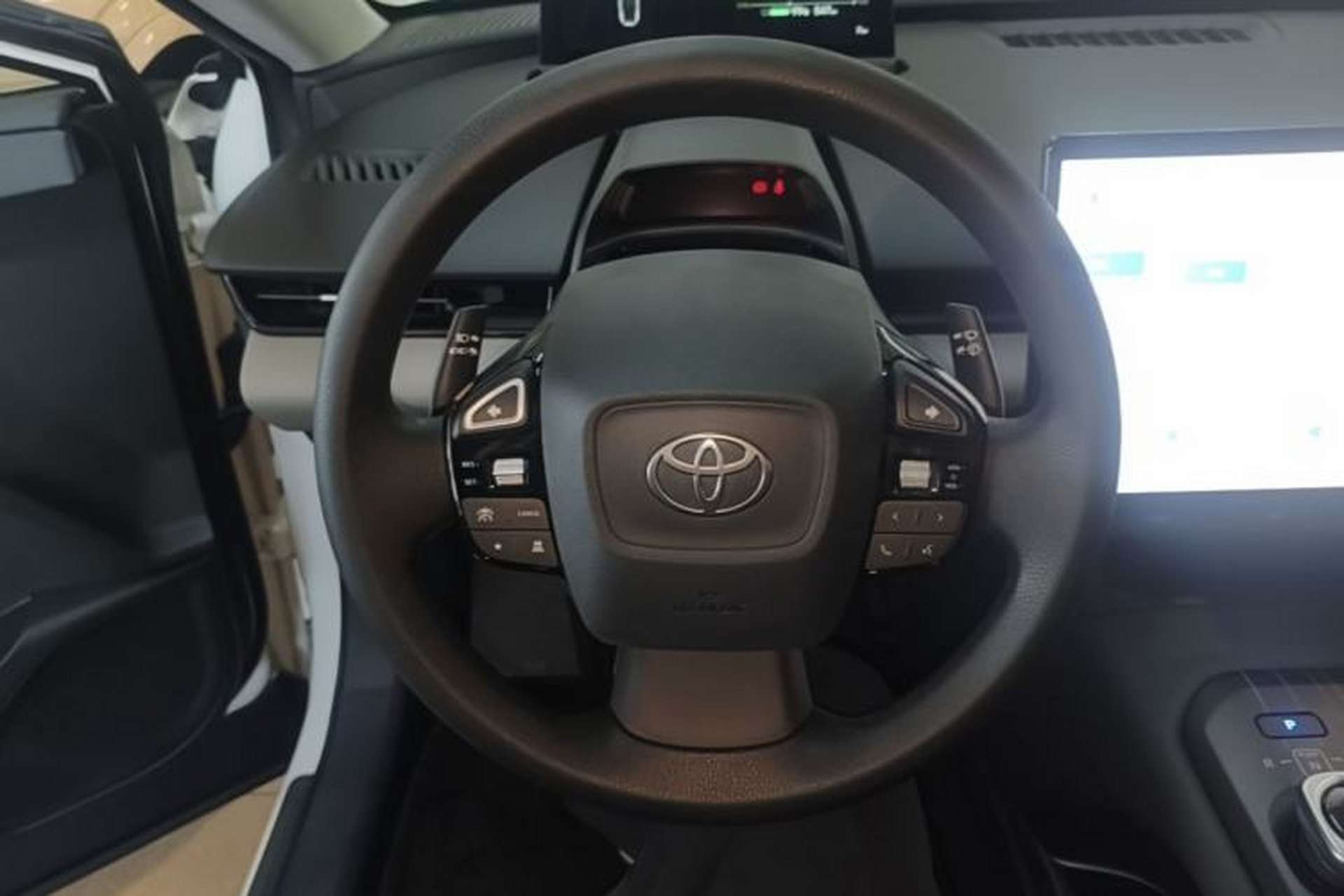 Used Toyota bZ5 2025 Model 550 JOY Steering Wheel