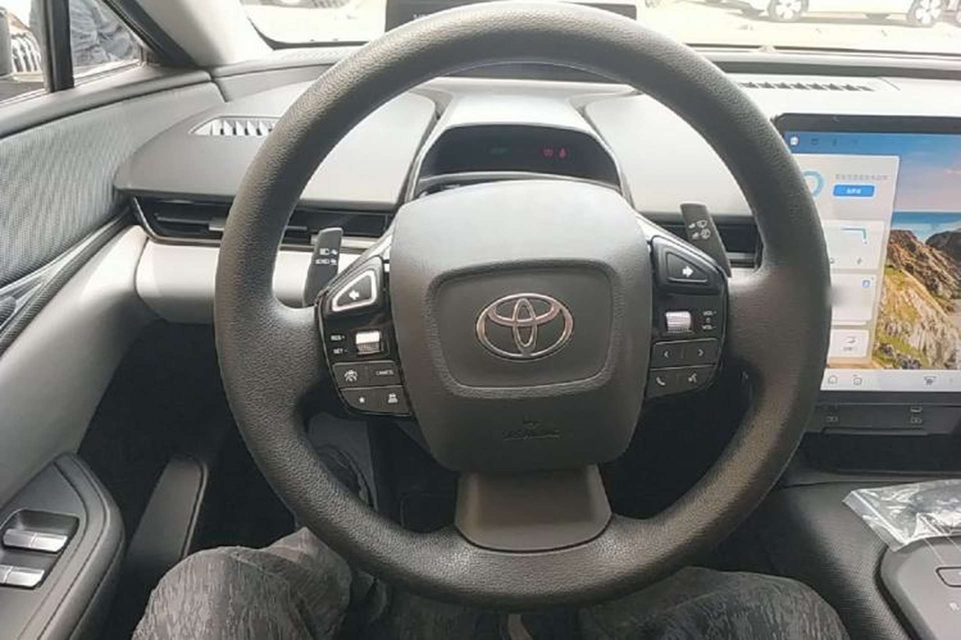 Used Toyota bZ5 2025 Model 550 JOY Steering Wheel