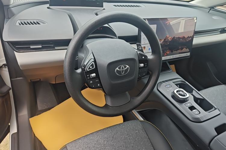 Used Toyota bZ5 2025 Model 550 JOY Steering Wheel