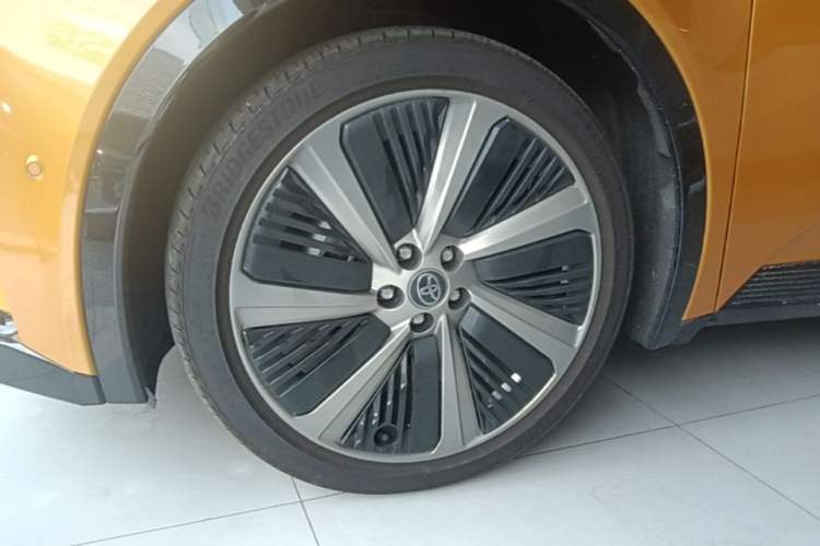 Used Toyota bZ5 2025 Model 550 PRO Smart Driving Edition Exterior 4