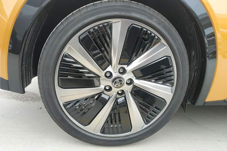 Used Toyota bZ5 2025 Model 550 PRO Smart Driving Edition Right Rear Wheel Hub