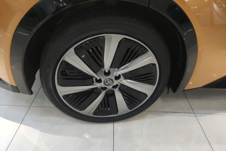 Used Toyota bZ5 2025 Model 550 PRO Smart Driving Edition Right Rear Wheel Hub
