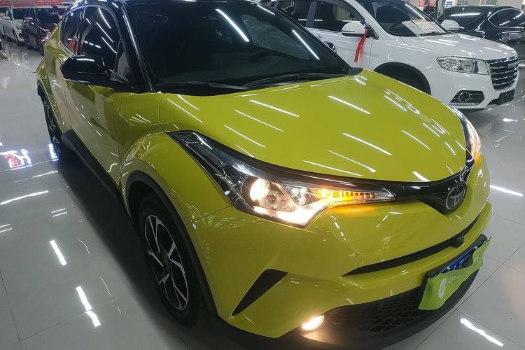Used Toyota C-HR 2020 2.0L Leading Edition Front Right 45 Deg
