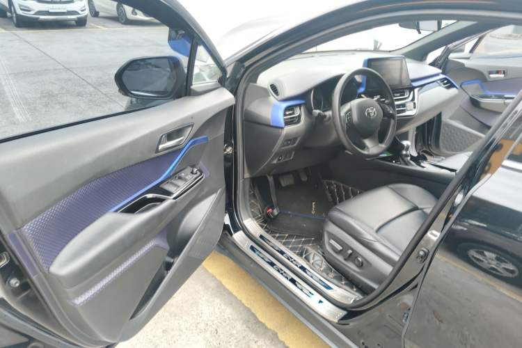 Used Toyota C-HR 2020 2.0L Leading Edition Interior 3