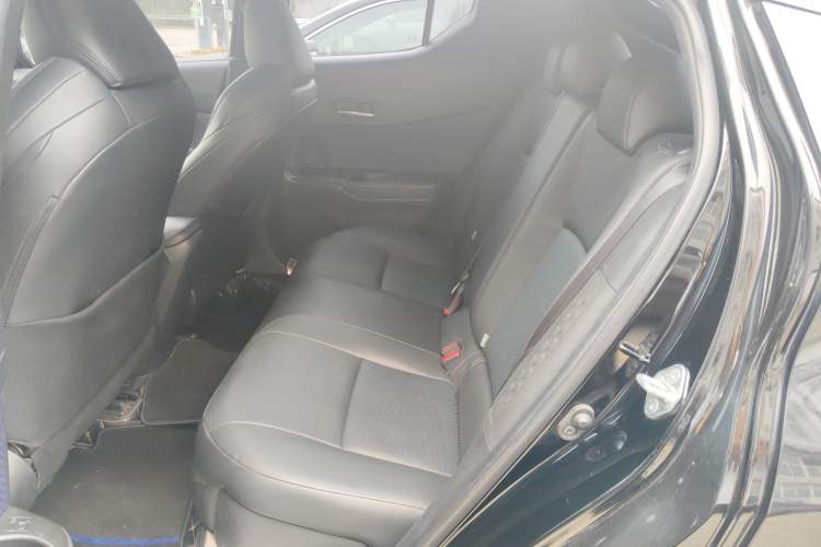 Used Toyota C-HR 2020 2.0L Leading Edition Interior 4