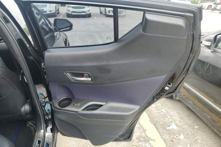 Used Toyota C-HR 2020 2.0L Leading Edition Interior 6