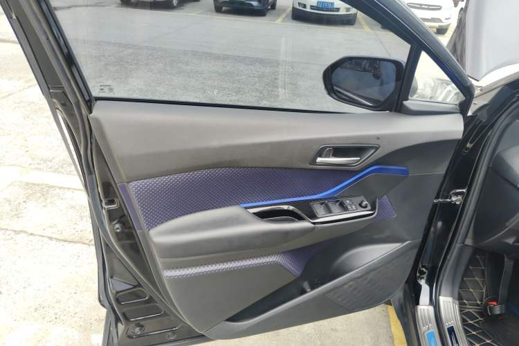 Used Toyota C-HR 2020 2.0L Leading Edition Interior 7