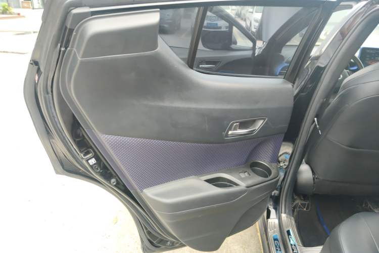 Used Toyota C-HR 2020 2.0L Leading Edition Interior 8