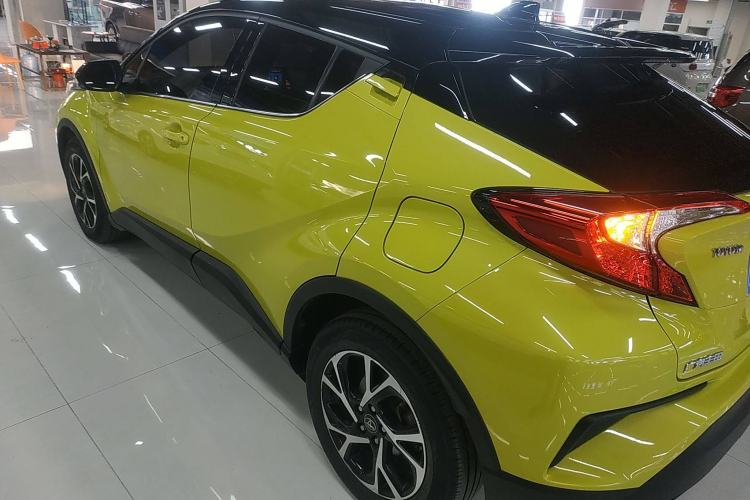 Used Toyota C-HR 2020 2.0L Leading Edition Left Side