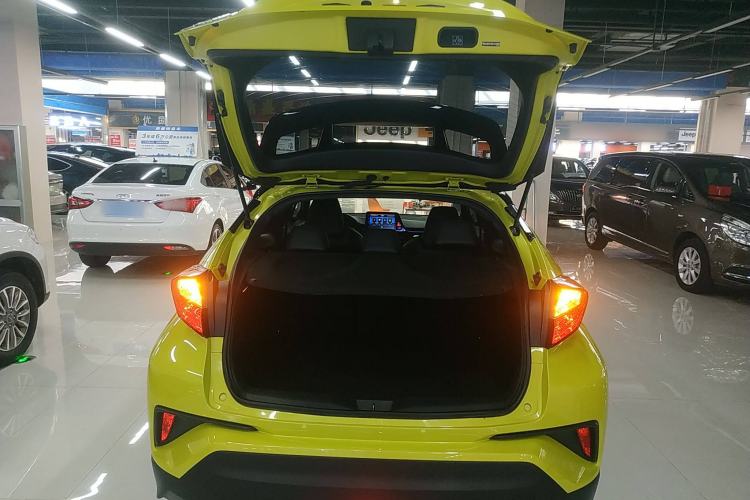 Used Toyota C-HR 2020 2.0L Leading Edition Trunk