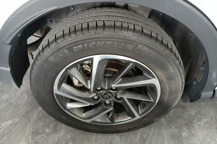Used Toyota C-HR 2023 2.0L Luxury Edition Exterior 3