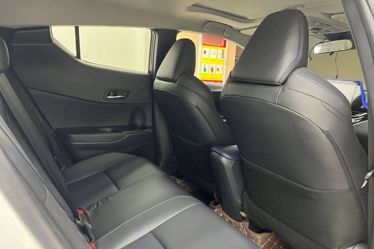 Used Toyota C-HR 2022 2.0L Leading Edition Interior 10