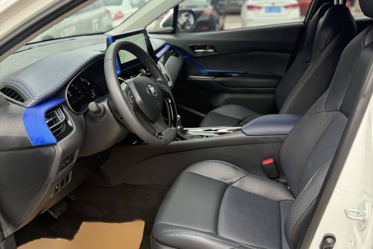 Used Toyota C-HR 2023 2.0L Luxury Edition Interior 2