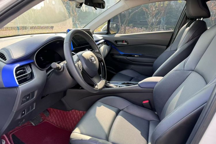 Used Toyota C-HR 2023 2.0L Luxury Edition Interior 2
