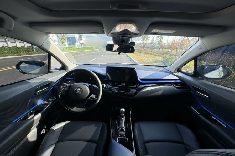Used Toyota C-HR 2023 2.0L Luxury Edition Interior 3