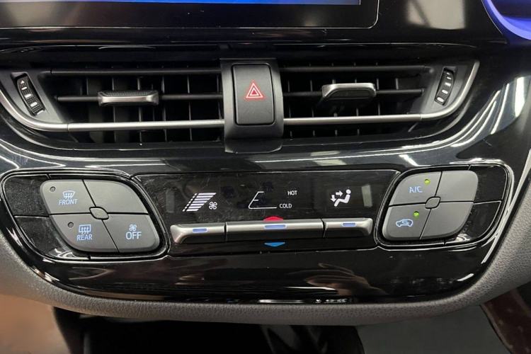 Used Toyota C-HR 2022 2.0L Leading Edition Interior 4