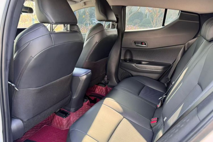 Used Toyota C-HR 2023 2.0L Luxury Edition Interior 4