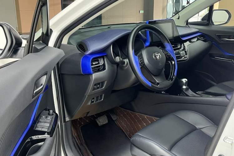 Used Toyota C-HR 2022 2.0L Leading Edition Interior 6