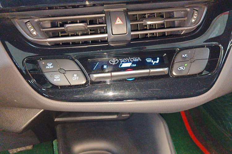 Used Toyota C-HR 2018 2.0L Elite Version China VI Standard Audio And AC Panel