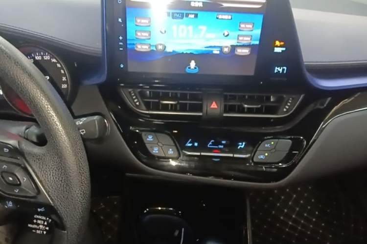 Used Toyota C-HR 2018 2.0L Leading with Sunroof China VI Standard Audio And AC Panel