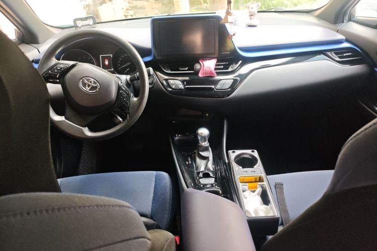 Used Toyota C-HR 2018 2.0L Leading with Sunroof China V Standard Center Console