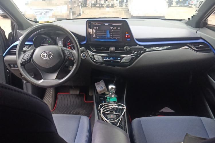 Used Toyota C-HR 2018 2.0L Coolway Leading Edition China V Standard Center Console