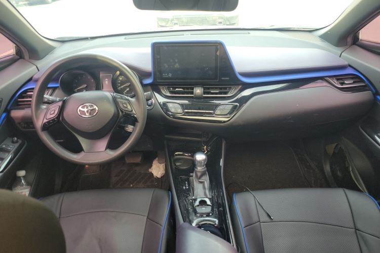 Used Toyota C-HR 2018 2.0L Leading with Sunroof China VI Standard Center Console
