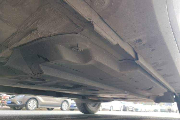 Used Toyota C-HR 2018 2.0L Leading with Sunroof China VI Standard Chassis Front Left