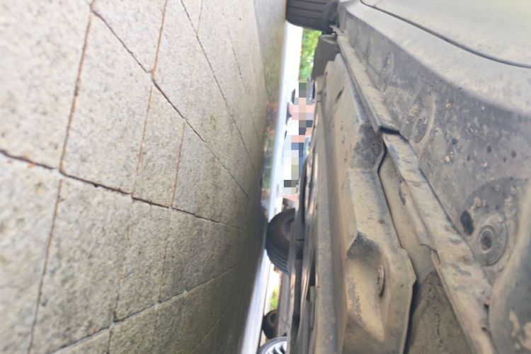 Used Toyota C-HR 2018 2.0L Leading with Sunroof China VI Standard Chassis Front Right