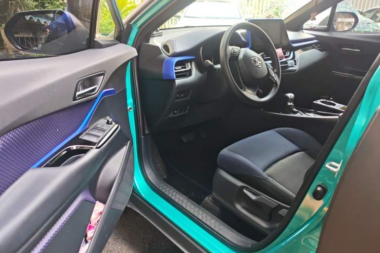 Used Toyota C-HR 2018 2.0L Leading with Sunroof China V Standard Driver Seat
