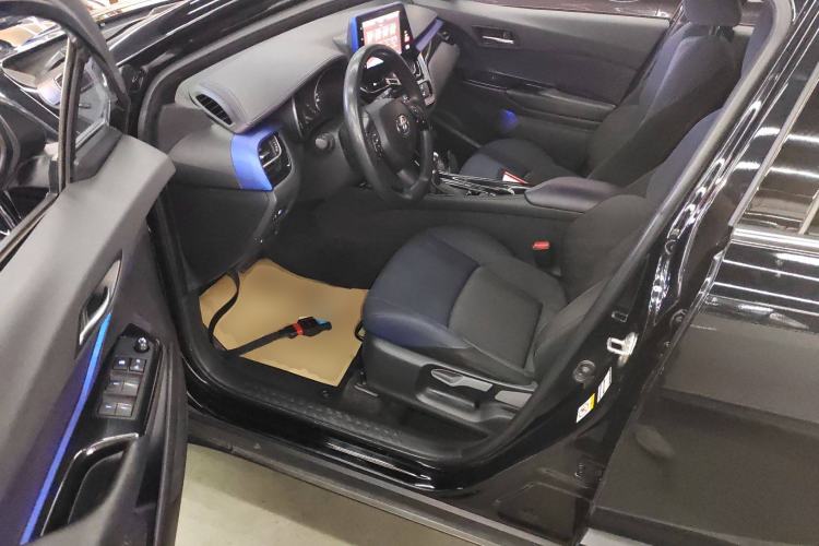 Used Toyota C-HR 2018 2.0L Leading Edition China VI Driver Seat