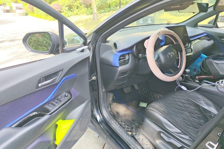 Used Toyota C-HR 2018 2.0L Leading with Sunroof China VI Standard Driver Seat