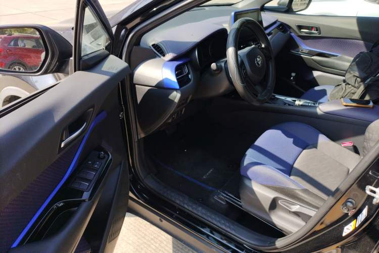 Used Toyota C-HR 2018 2.0L Leading with Sunroof China V Standard Driver Seat