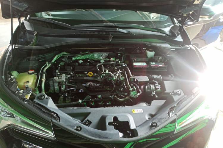 Used Toyota C-HR 2018 2.0L Leading Edition China V-standard Engine Bay