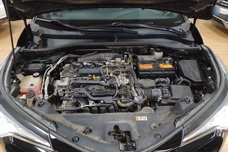 Used Toyota C-HR 2018 2.0L Elite Version China VI Standard Engine Bay