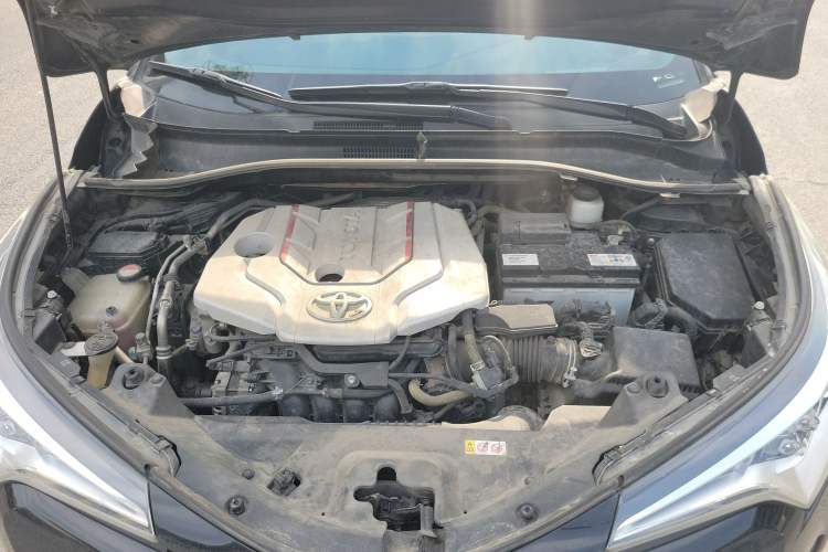 Used Toyota C-HR 2018 2.0L Leading with Sunroof China VI Standard Engine Bay