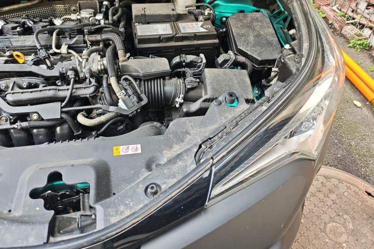 Used Toyota C-HR 2018 2.0L Leading with Sunroof China V Standard Engine Bay Left